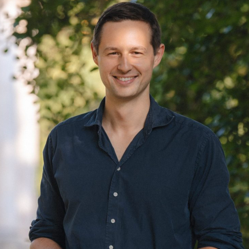 Dr.  Fabian Becker